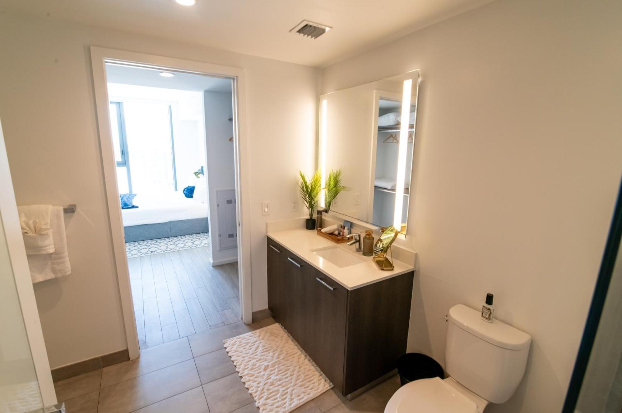 Luxurious King Bed Suite In Downtown Miami Exterior photo