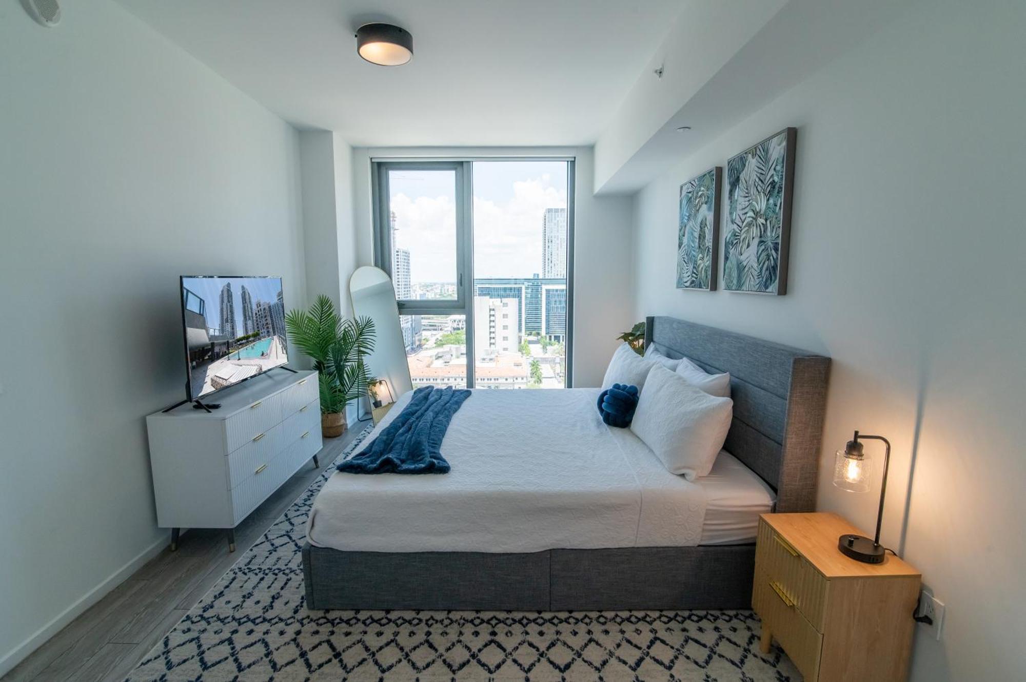 Luxurious King Bed Suite In Downtown Miami Exterior photo