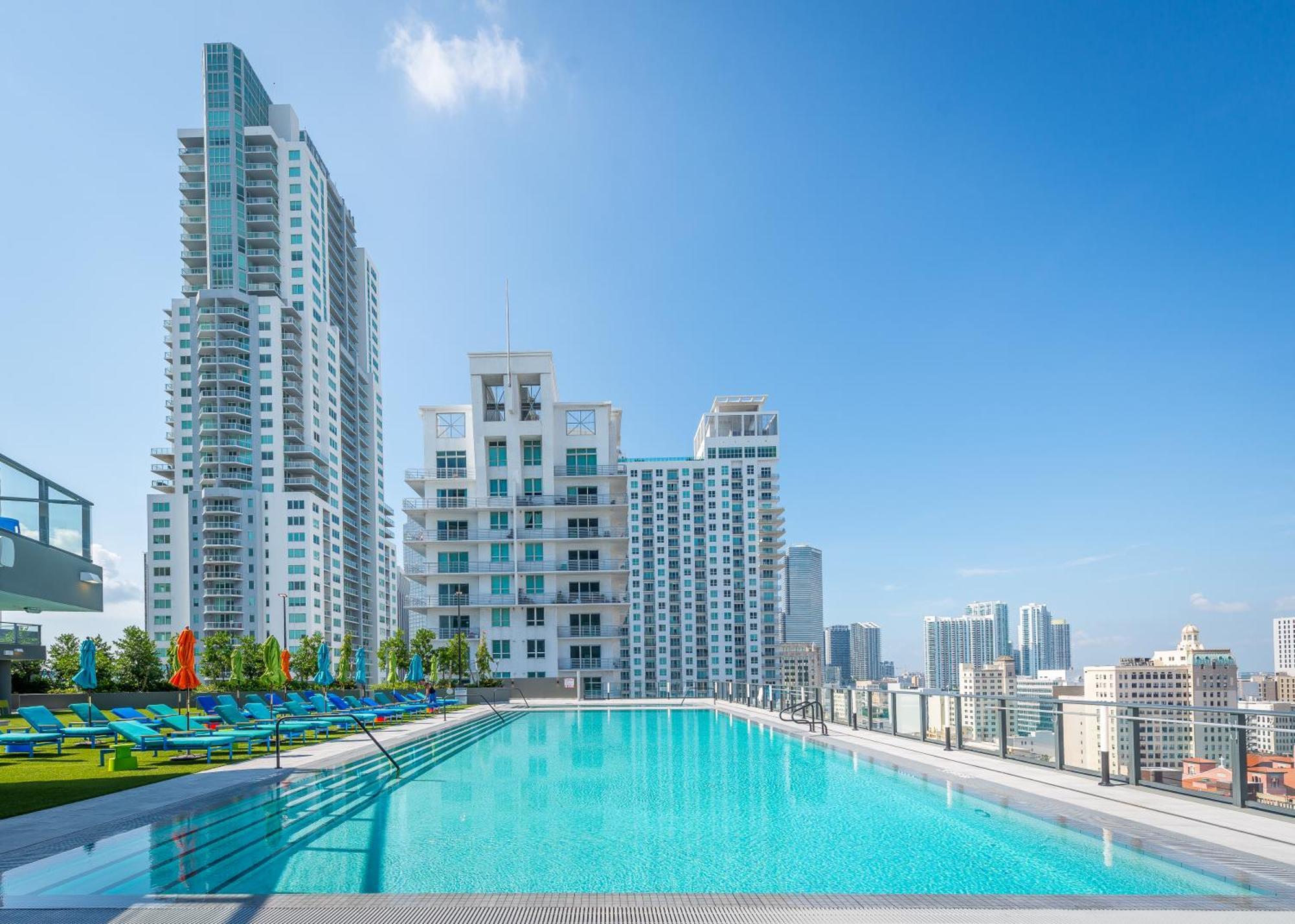 Luxurious King Bed Suite In Downtown Miami Exterior photo