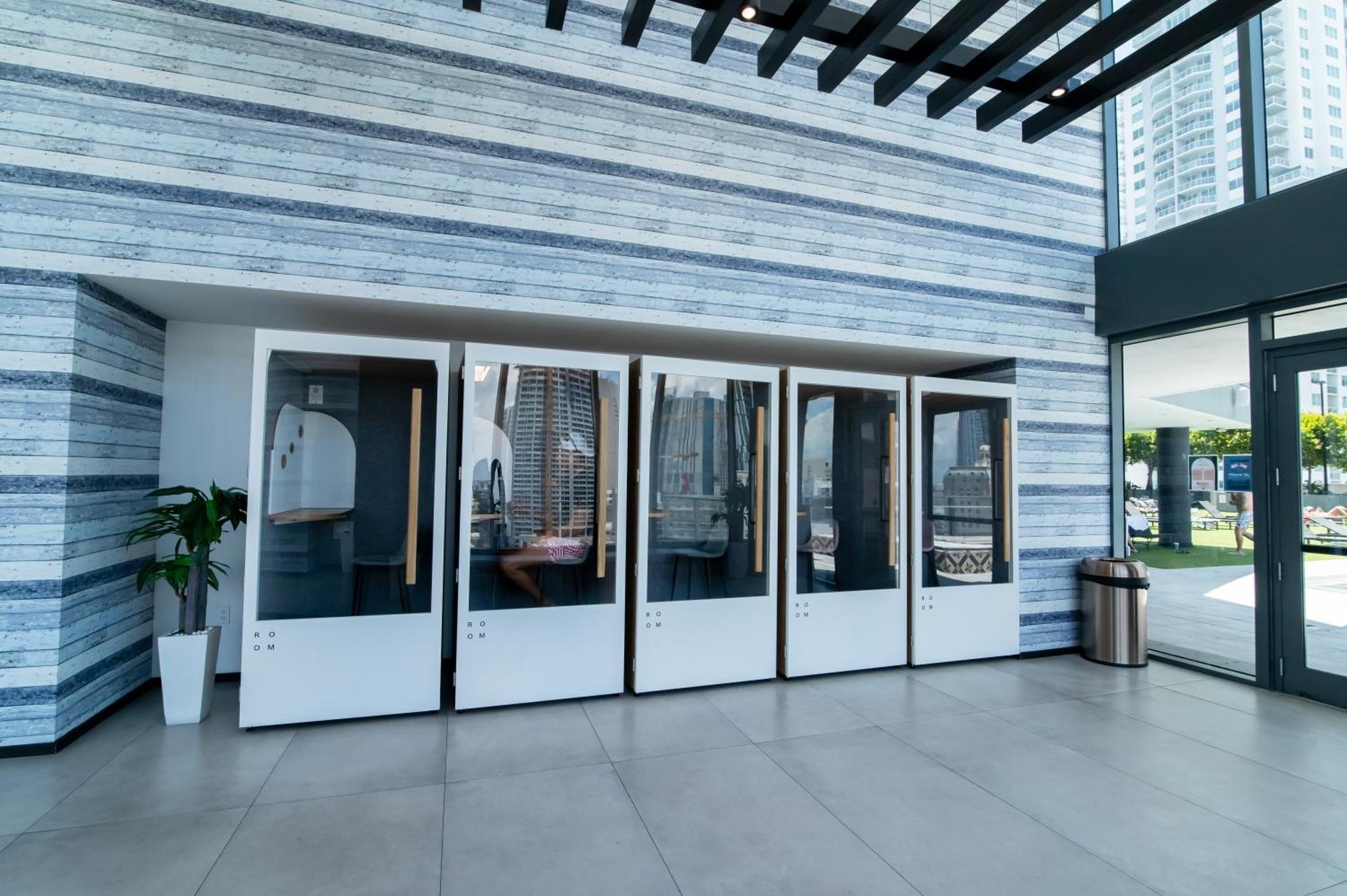 Luxurious King Bed Suite In Downtown Miami Exterior photo