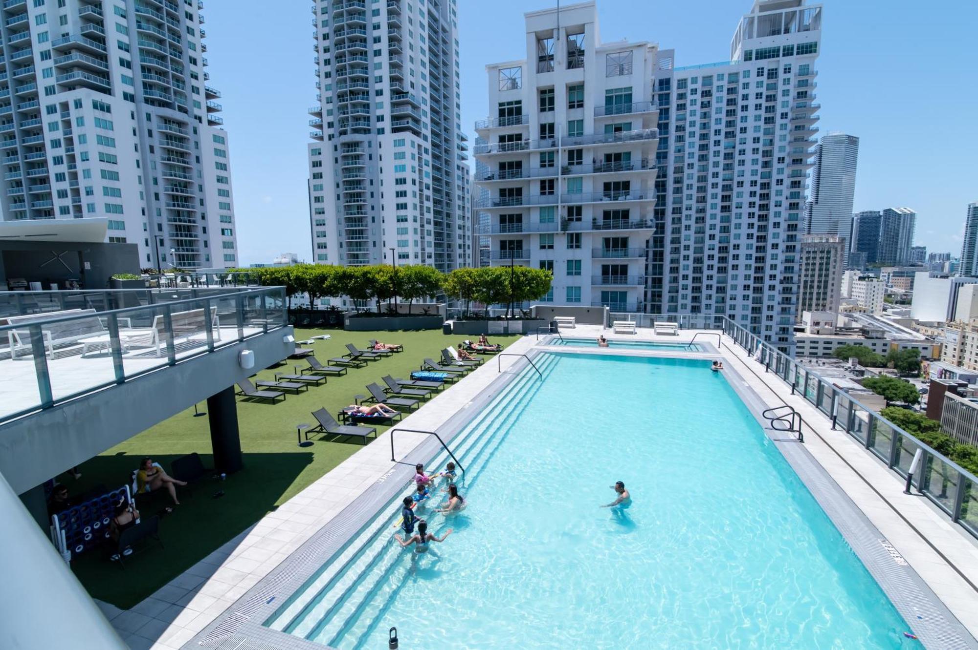 Luxurious King Bed Suite In Downtown Miami Exterior photo