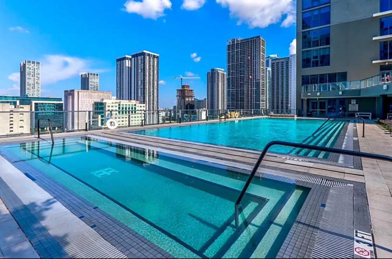 Luxurious King Bed Suite In Downtown Miami Exterior photo